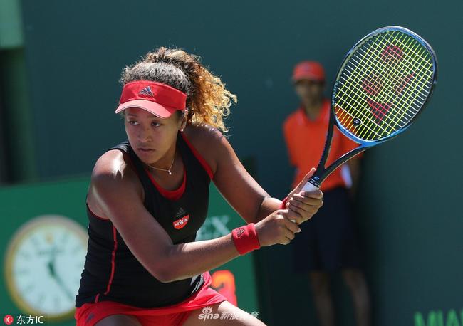 末高举奖杯 末高举奖杯